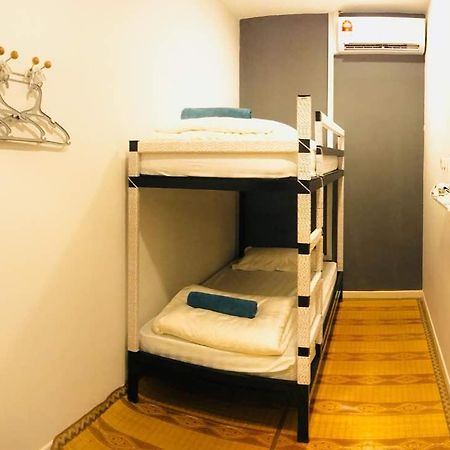 Yellow Duckling Homestay Семпорна Екстериор снимка