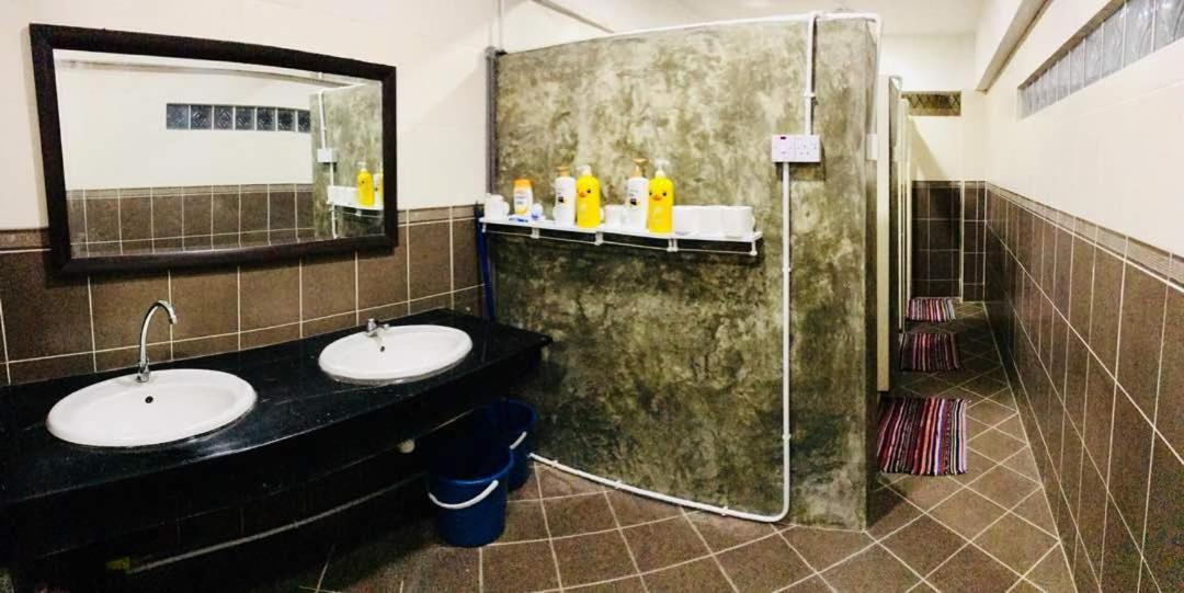 Yellow Duckling Homestay Семпорна Екстериор снимка