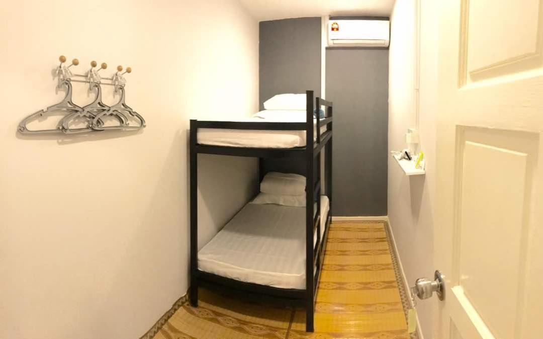 Yellow Duckling Homestay Семпорна Екстериор снимка